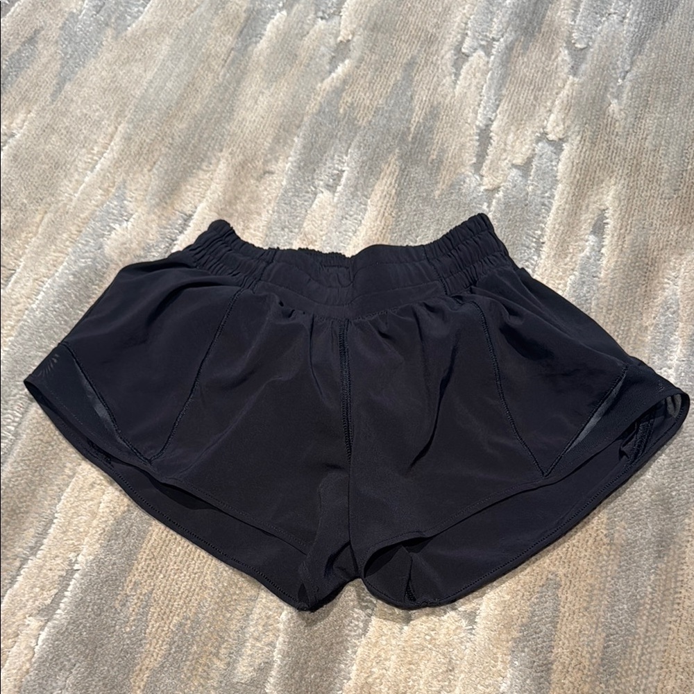 Lululemon Hotty Hot 2.5in Black Shorts, Sz 2